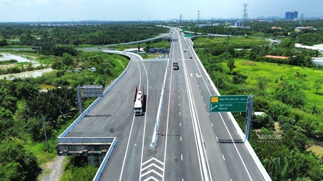 Cao tốc Bến Lức - Long Thành đón gần 25.000 lượt phương tiện sau 1 ngày thông xe