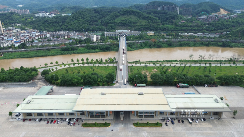 Nguồn thu từ hoạt động xuất nhập khẩu của phường Lào Cai đã đạt 1.821 tỉ đồng, vượt kế hoạch năm 2026. Ảnh: Đinh Đại
