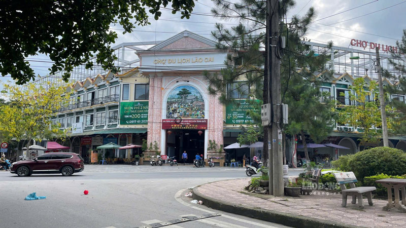 Hoạt động kinh doanh, dịch vụ trên địa bàn phường Lào Cai cũng đóng góp vào nguồn thu nội địa. Ảnh: Đinh Đại