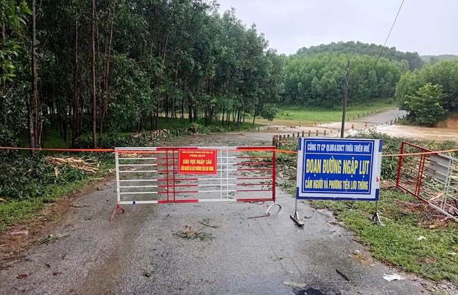 Ngầm trên tỉnh lộ 25B ngập sâu, 34 hộ dân bị ảnh hưởng