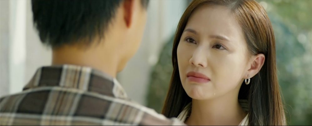 Phương và Khánh trao nhau nụ hôn sau nhiều sóng gió. Ảnh: VFC