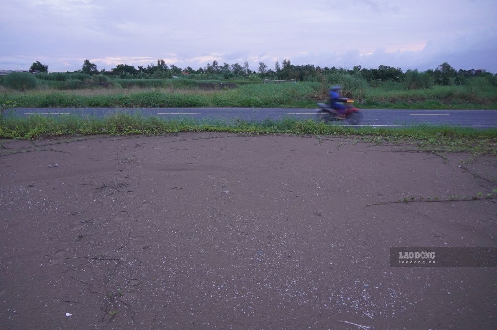 Dự án thiếu hơn 1,6 triệu m3 cát đắp nền. Ảnh: Tạ Quang (ảnh chụp ngày 8.10.2026)