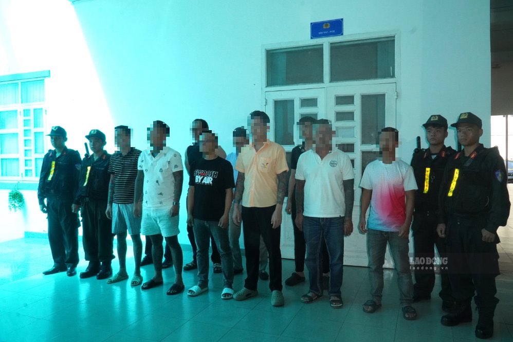 Các đối tượng bị bắt giữ tại cơ quan công an (Ảnh chụp ngày 13.10). Ảnh: HAC