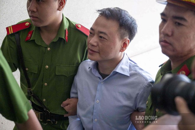 Shark Bình, Mr Pips bị dẫn giải ra tòa sáng nay