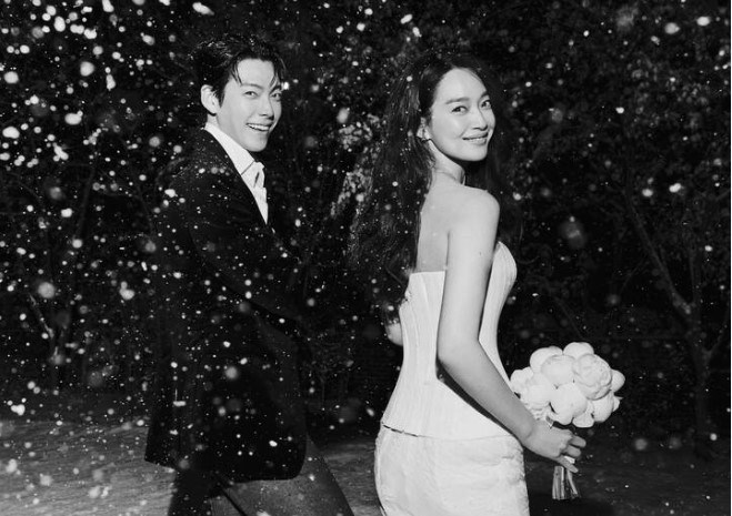 Shin Min Ah tiết lộ cuộc sống hôn nhân ngọt ngào với Kim Woo Bin