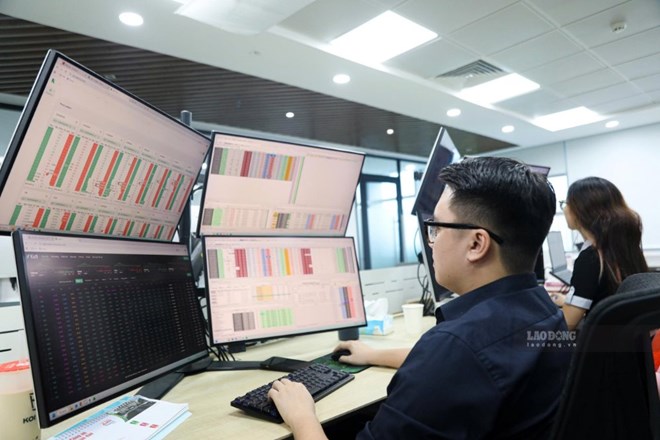 Đại biểu Quốc hội đề xuất hướng tới giao dịch chứng khoán xuyên trưa, liên tục 24/7